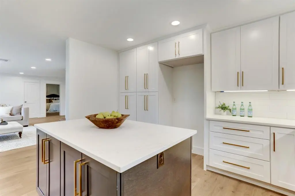 Farmhouse shaker cabinets