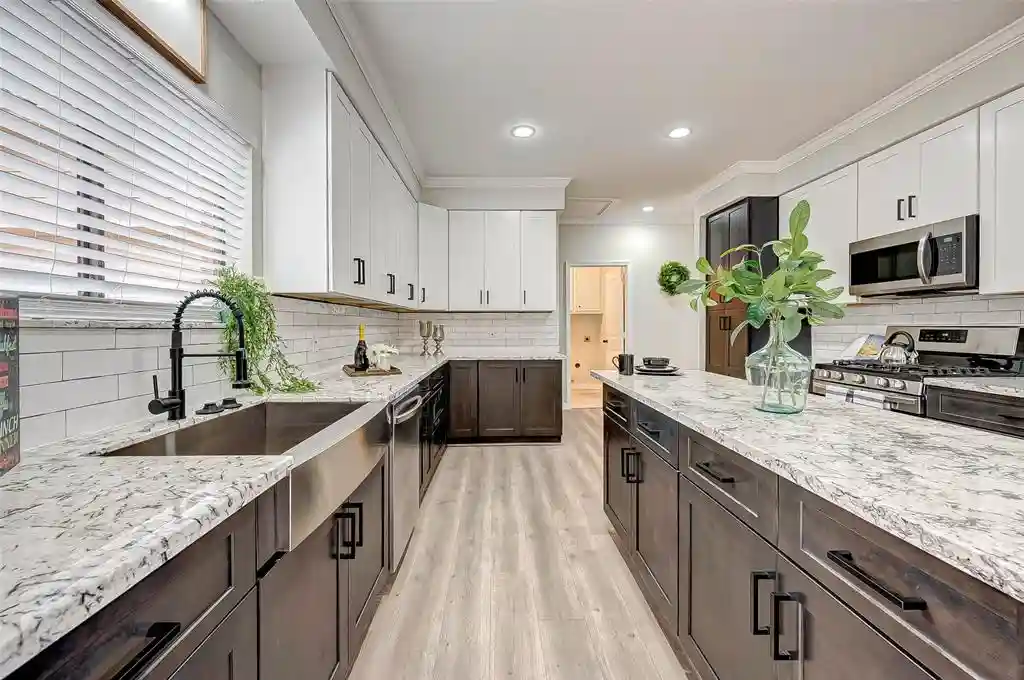 Two-tone cabinet design