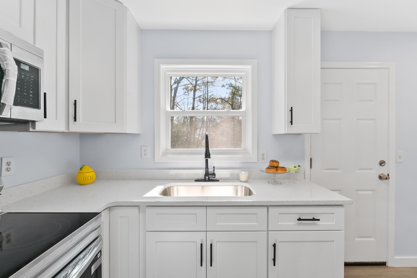 Finished White Shaker kitchen with Lighthouse cabinets installed